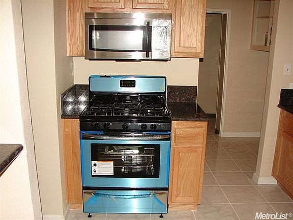 5th image of 813 Garnet St