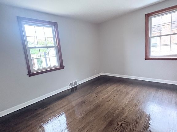 4th image of 2508 S 11th Ave