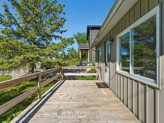 4th image of 217 Bayview Ave