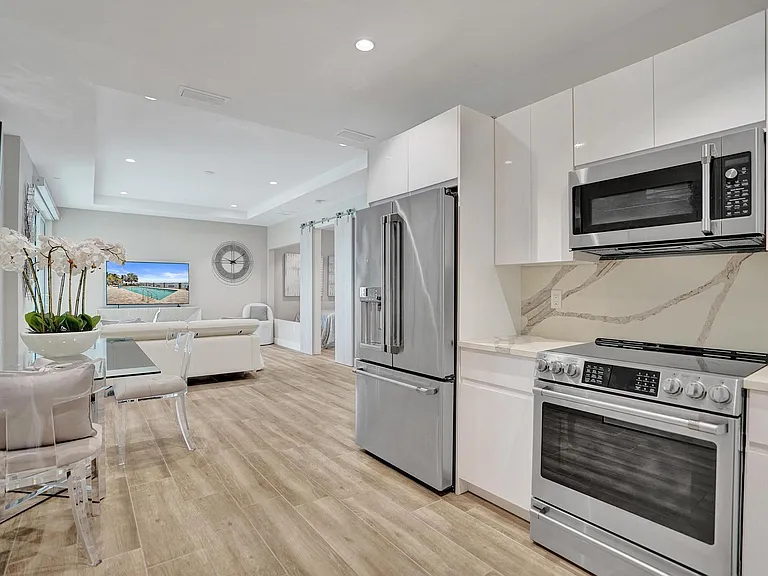 41 SW Seminole St #310 — Photo 61