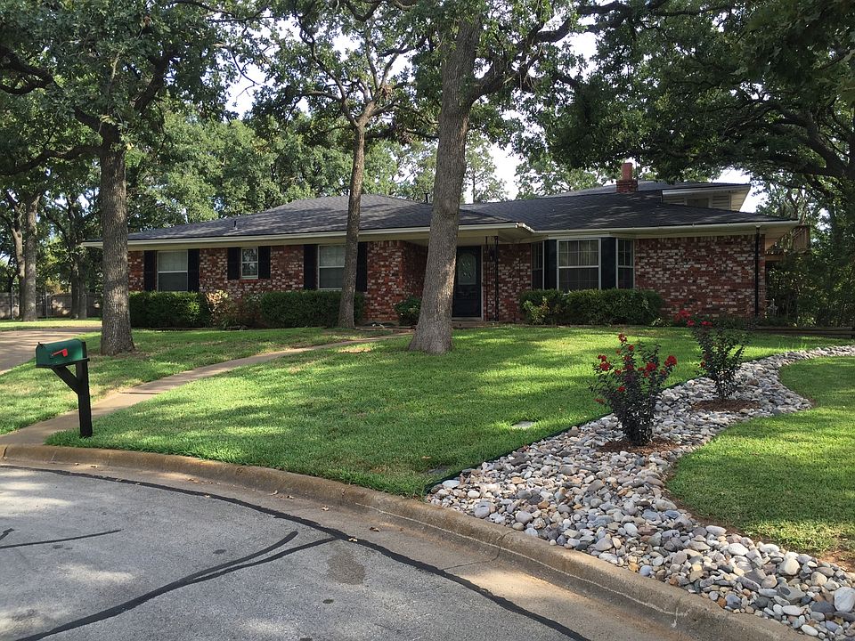 1st image of 1703 Parkcrest Ter