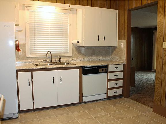 3rd image of 704 E 21st St