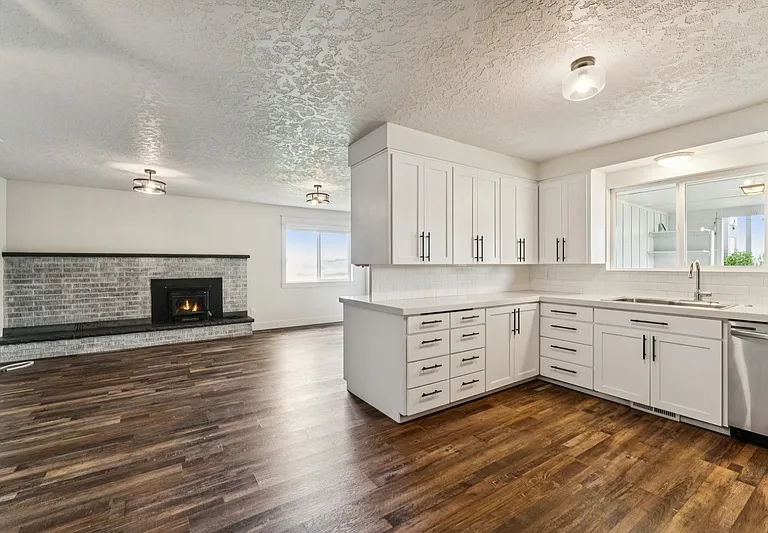 10996 Willis Rd — Photo 18