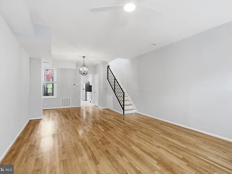 1230 Wylie St NE — Photo 5