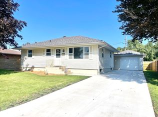 1721 Sunset Dr, Peru, IL 61354