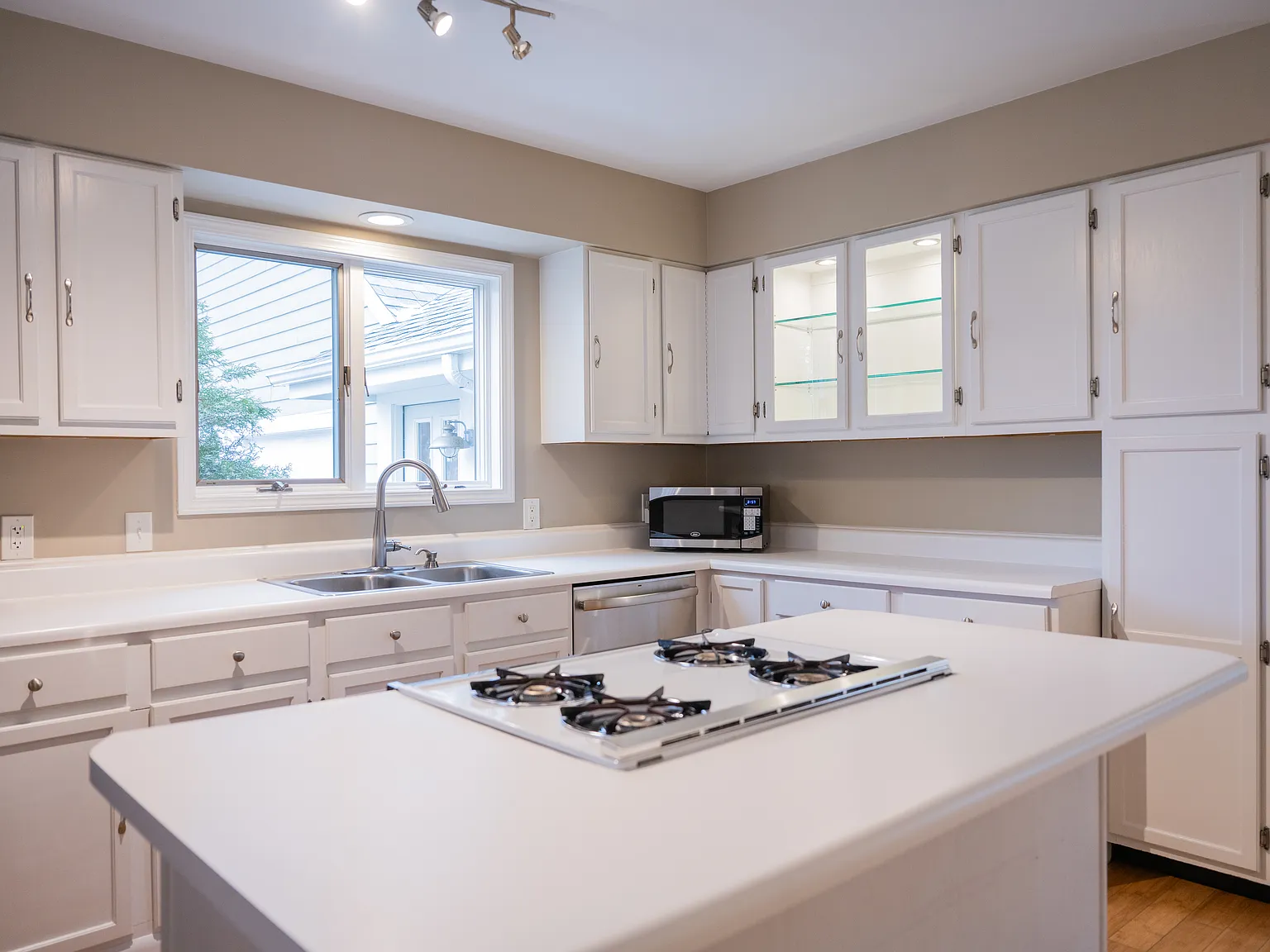 3 bed, 1623 sqft, $2,700 — Photo 3
