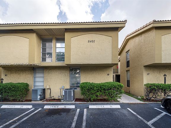 3rd image of 8401 Sample Rd #19