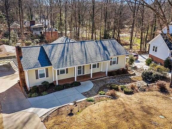 3rd image of 206 Bendingwood Cir