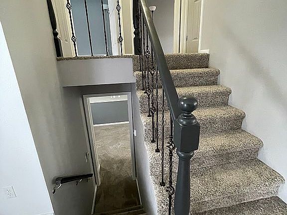 3rd image of 1014 Woodridge Dr