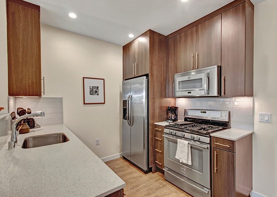 Harlow Kitchen: Modern and Stylish