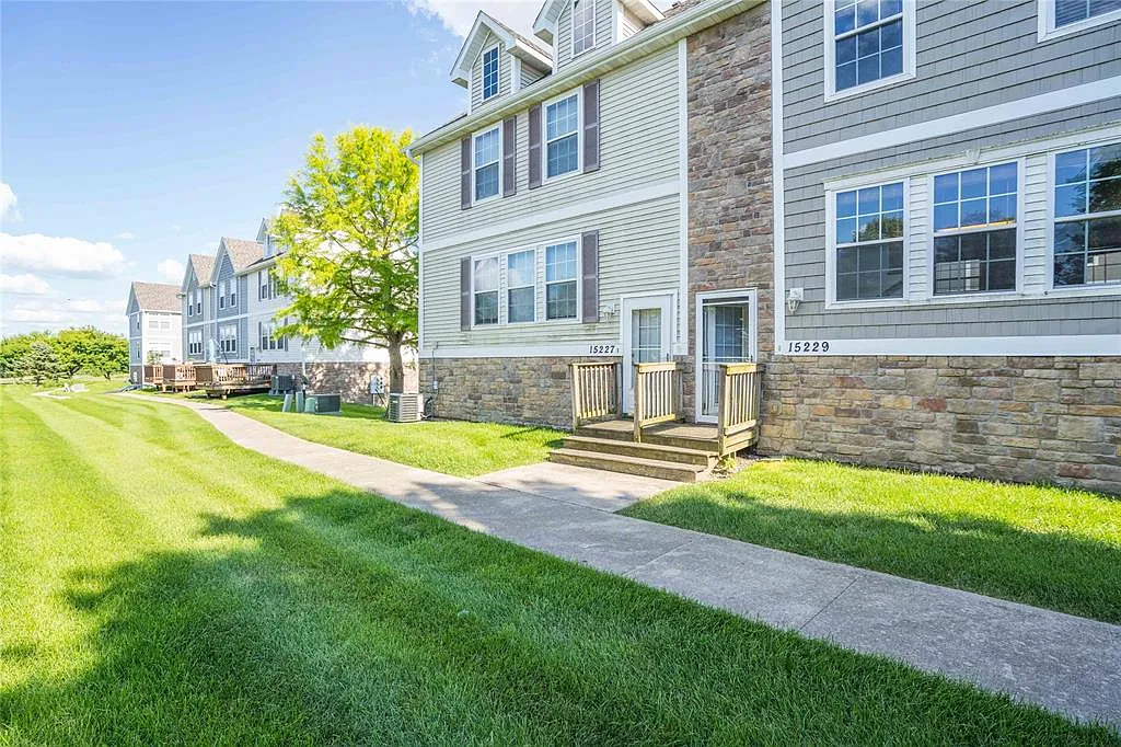 2 bed, 1056 sqft, $1,475 — Photo 1