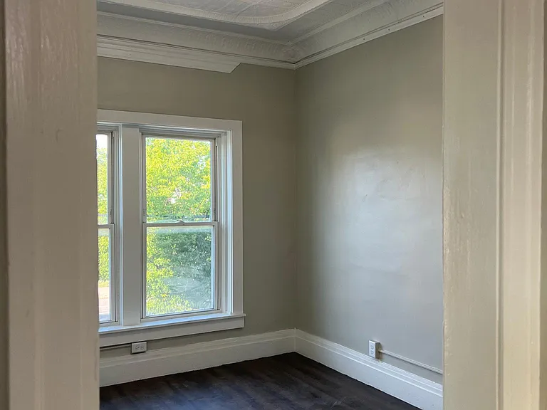 329 Ellicott St #UPPER — Photo 15
