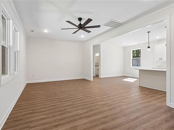 4th image of 256 Edgar Ln