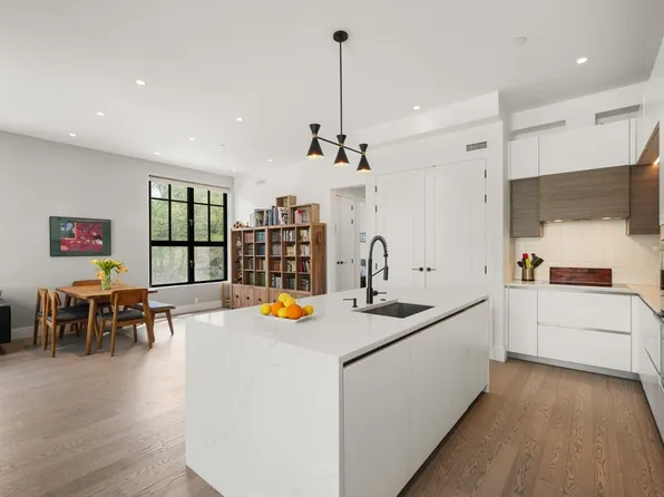 8 Leverett St #3, Brookline, MA 02445