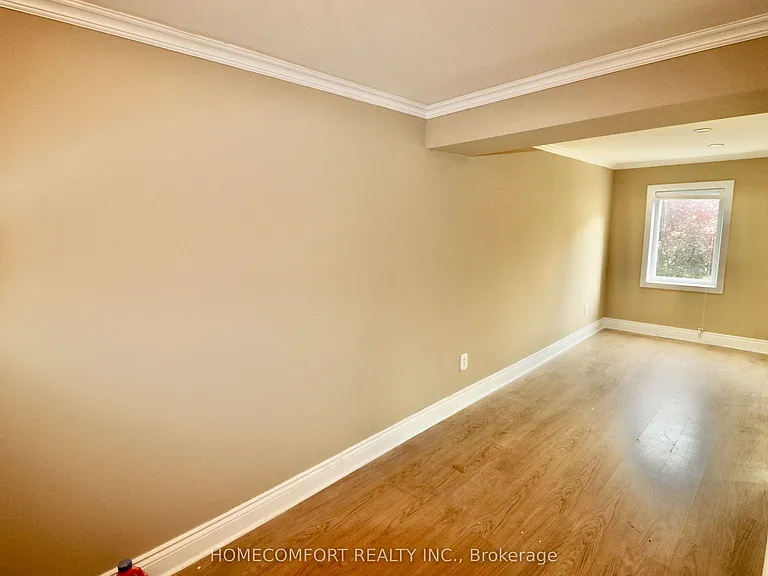 126 Gamble Glen Cres #LOWER — Photo 25
