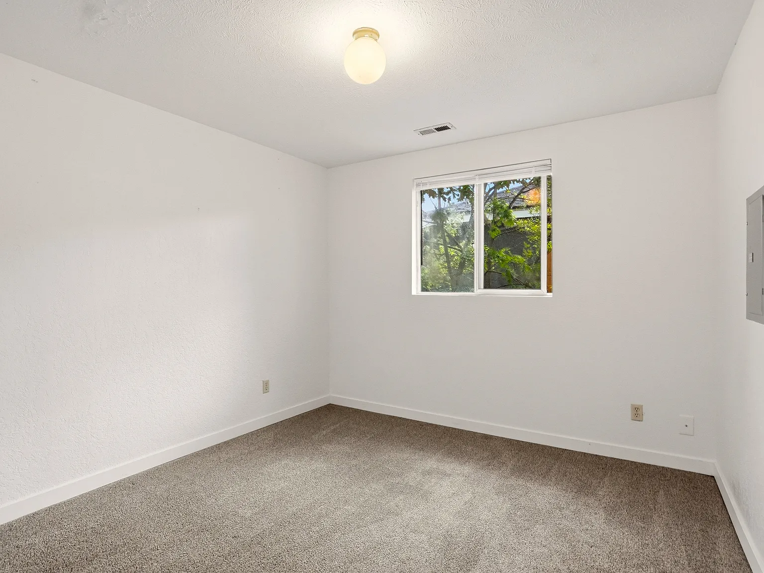 NM - 314 East Ermina Avenue - 1 — Photo 3