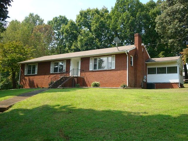 1st image of 900 Granville Dr