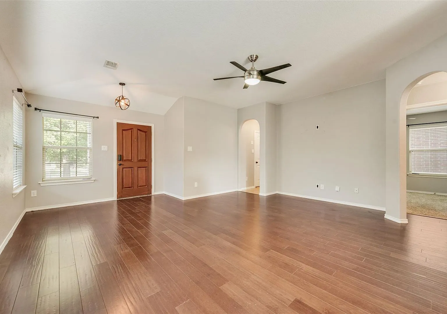 Comfort, Space, and Convenience in Fort Worth — Photo 3