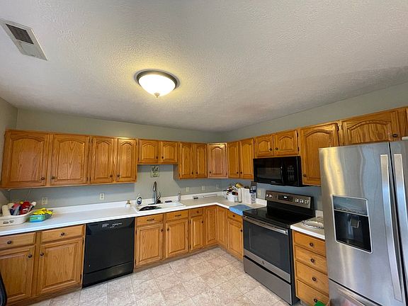 4th image of 255 Silver Leaf Dr