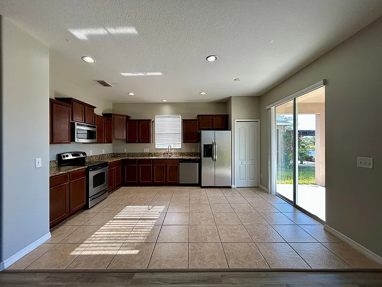 2742 Carrickton Cir — Photo 5