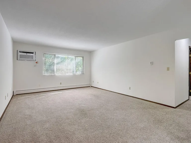 Rose 8 Estates — Photo 18