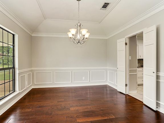5th image of 460 Mayfair Ct
