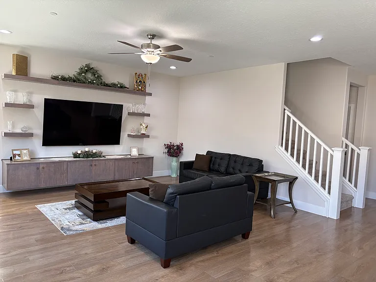 2875 E Colina Dr — Photo 4