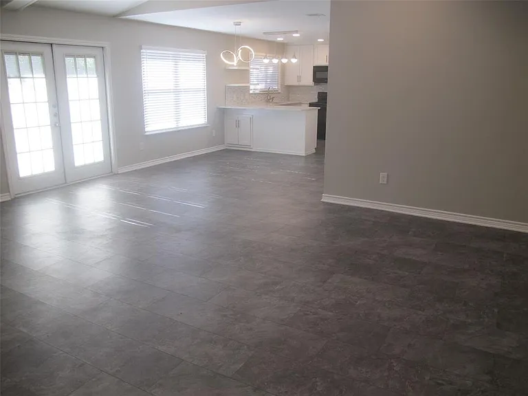 3504 Roanoke Dr — Photo 11