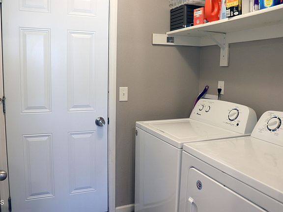 3rd image of 708 Bremner Ave