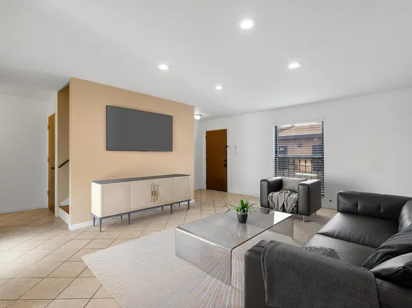 3406 Indian School Rd NE APT B, Albuquerque, NM 87106