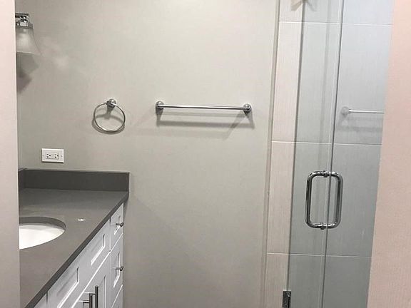 5th image of 1528 W Superior St #1