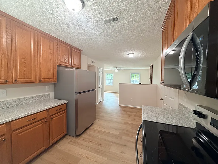 705 Lakecrest Ave — Photo 11