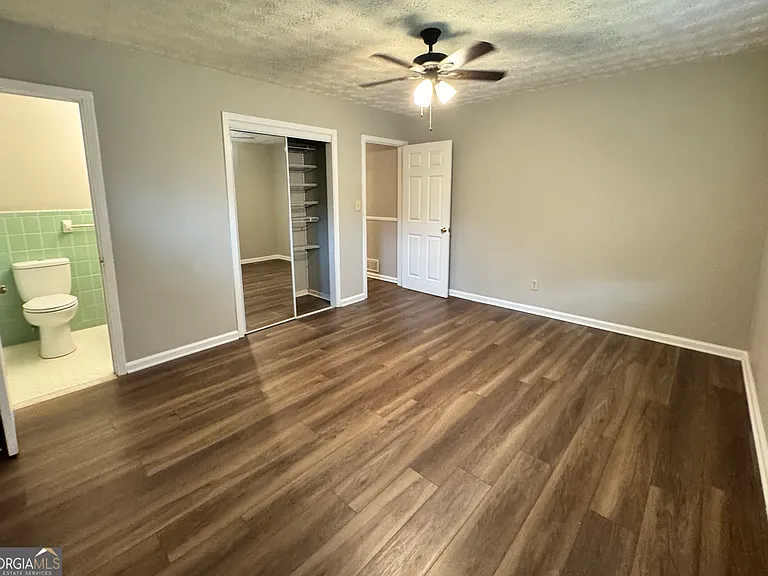 452 Windsor Dr SW — Photo 5
