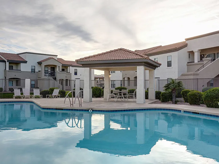 San Martin Apartments — Photo 14