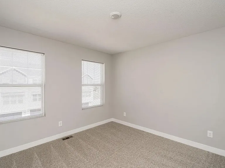 209 NE 23rd Ln — Photo 3
