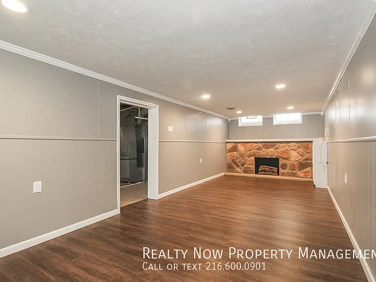 11912 Derby Ave — Photo 20