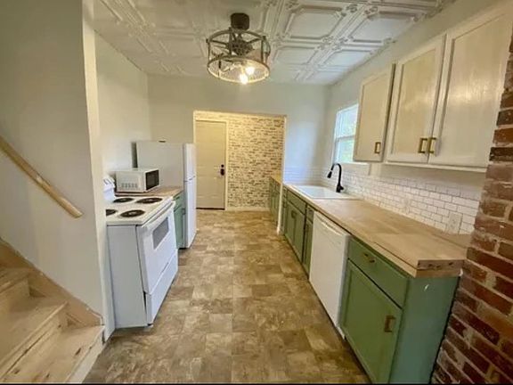 4th image of 1160 Riverview Rd