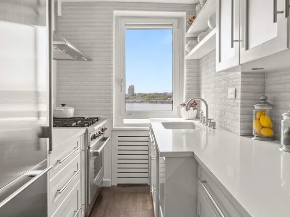 5 Riverside Drive image 8 of 20