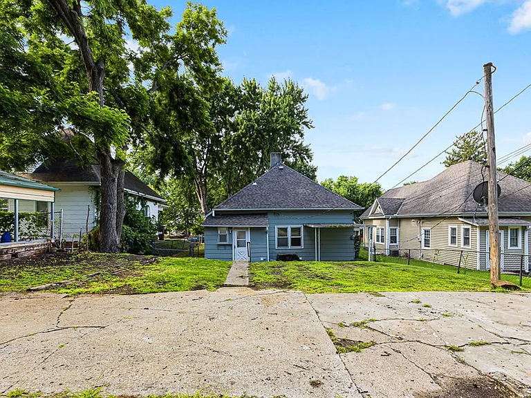 2911 Felix St — Photo 24