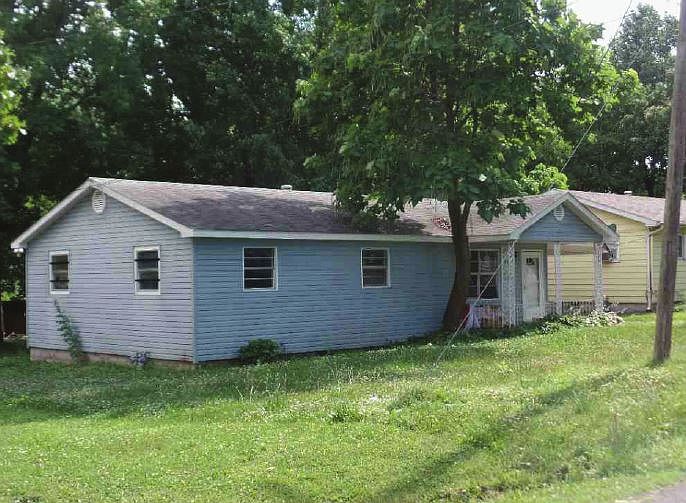 2nd image of 2412 W Lynn St