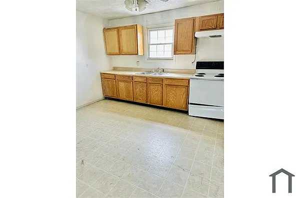 Building Photo - 1008 E Kirby Ave #3