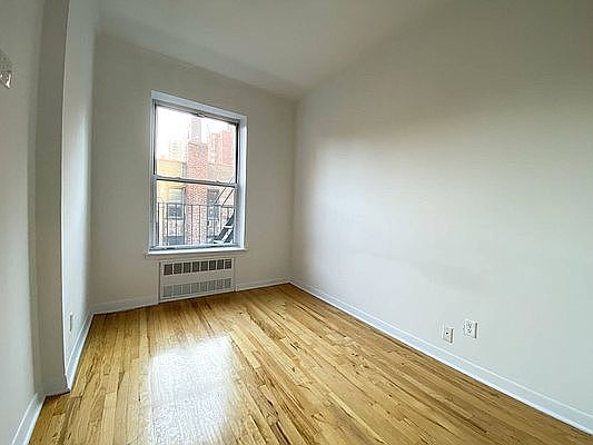 4th image of 214 E 85th St #4CC