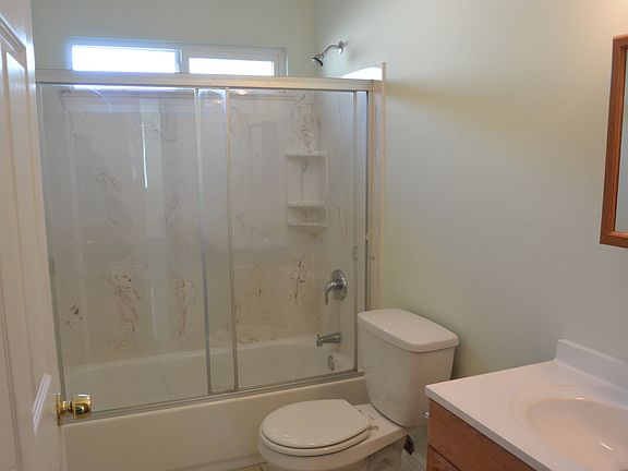 4th image of 382 Brown Ave
