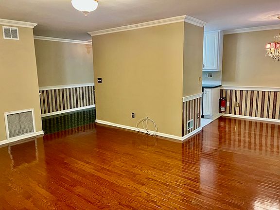 3rd image of 151 Indian Hollow Ct Unit 151