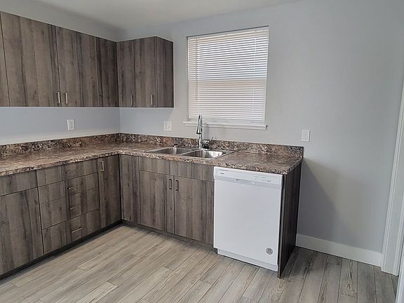5th image of 726 E 5th St