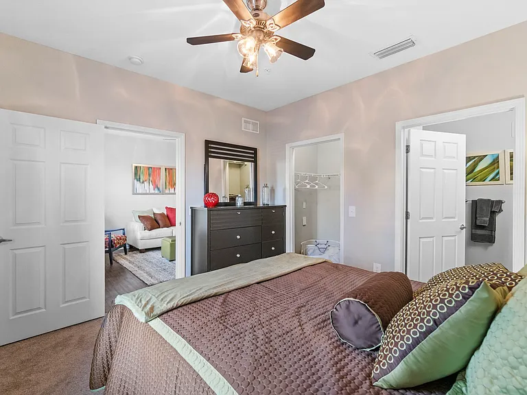 Edens Edge Apartments — Photo 37