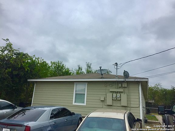 2nd image of 411 Amires Pl