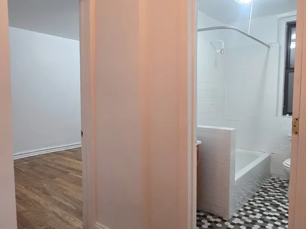 751 Walton Avenue image 7 of 12