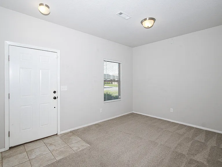 2711 Wyandotte Ave — Photo 9