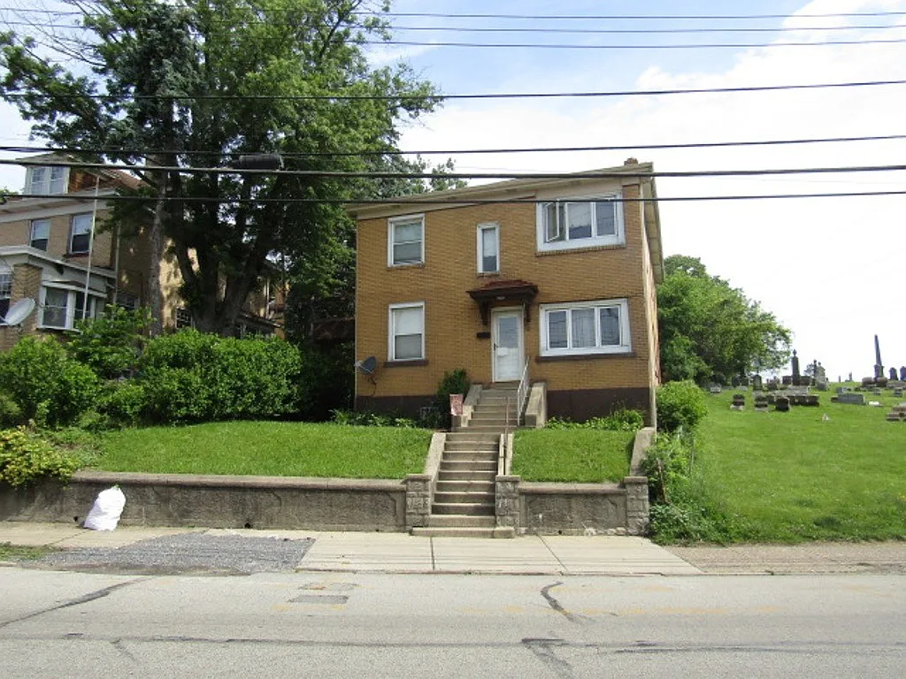 2445 Brownsville Rd photo 1